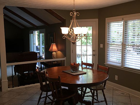 Eating area in kitchen 