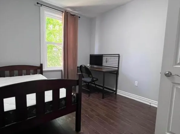 2 Renwick Ave, London, ON N6A 3V2