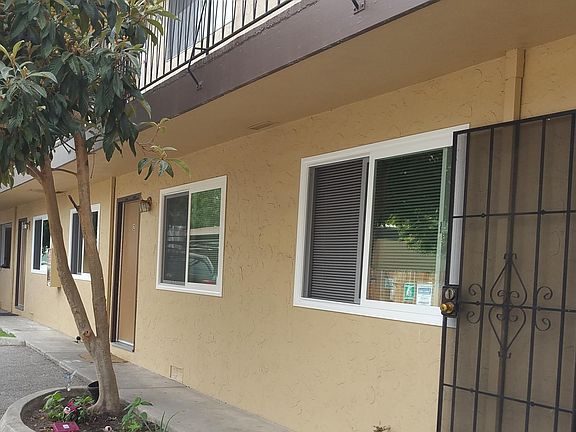 4th image of 365 Chiquita Ave #12