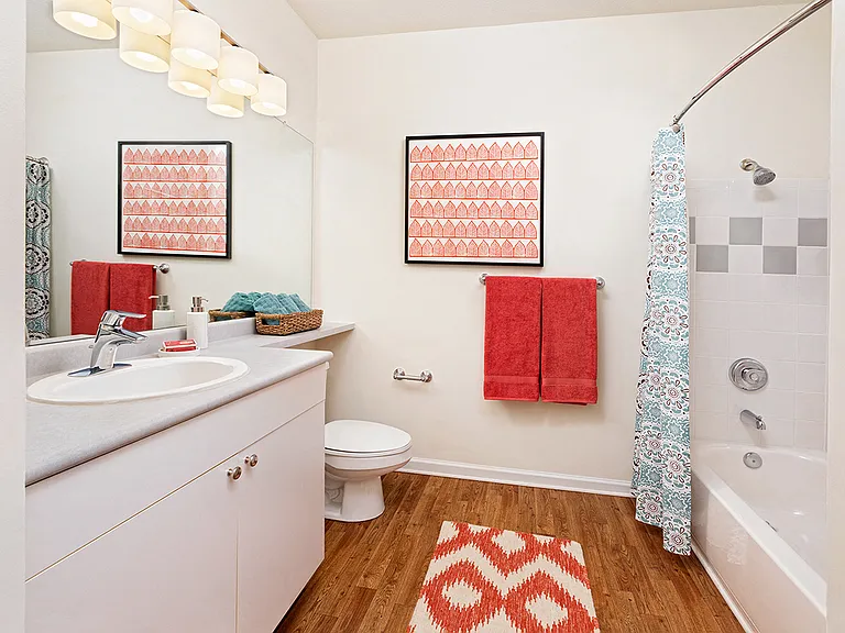 Sweetbriar Model Bath