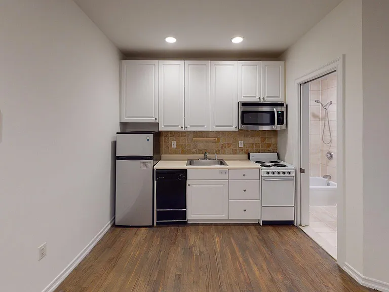 72 Hudson St #1C — Photo 27