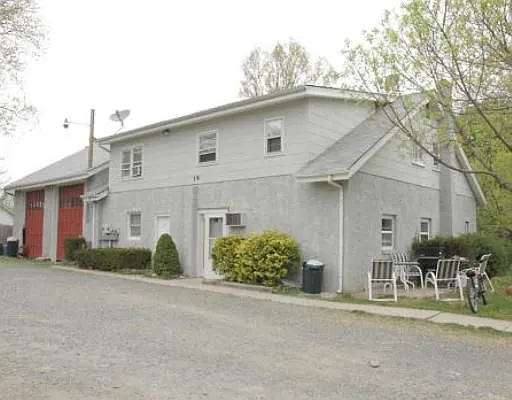 19 Dutchess Ln photo 1