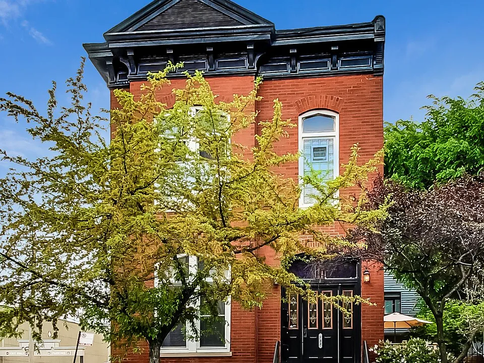 733 N Hoyne Ave #1