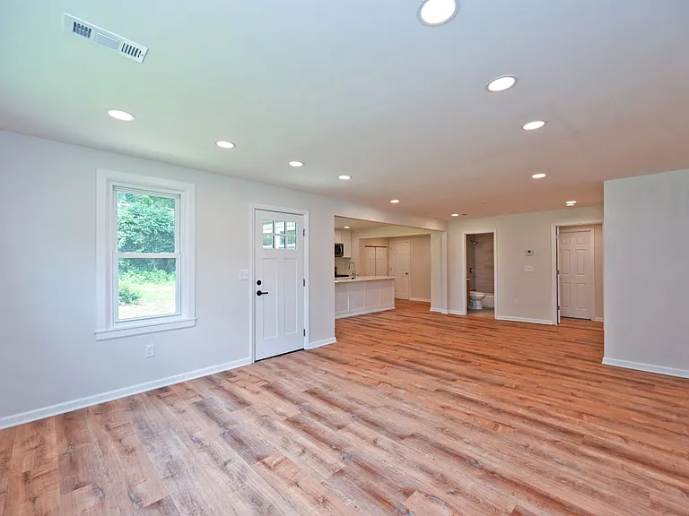 8320 Monroe Ave — Photo 5