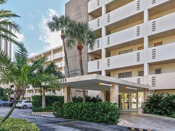 220 Kings Point Dr, Sunny Isles Beach, FL