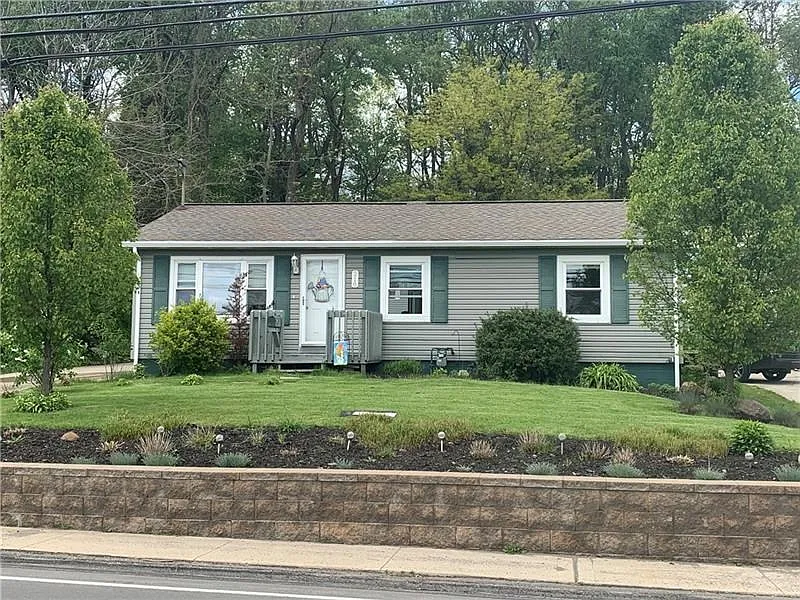 218 New Castle St photo 1