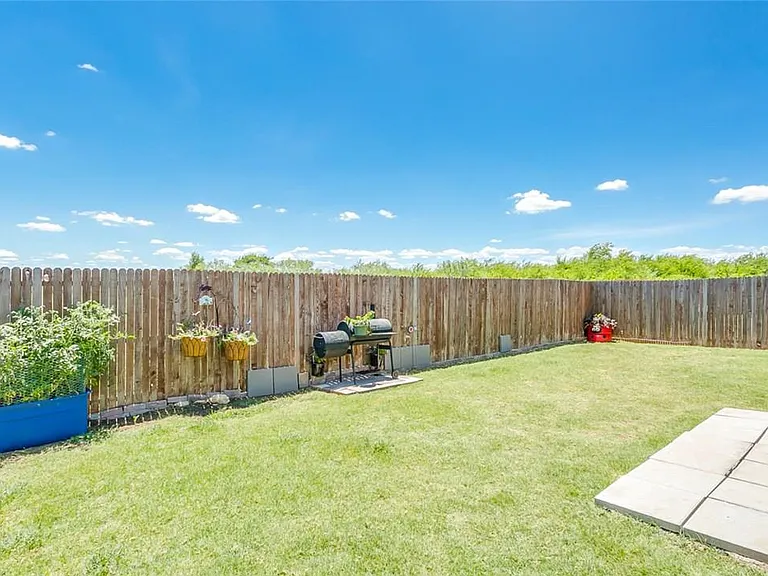 8832 Elk Creek Ln — Photo 8