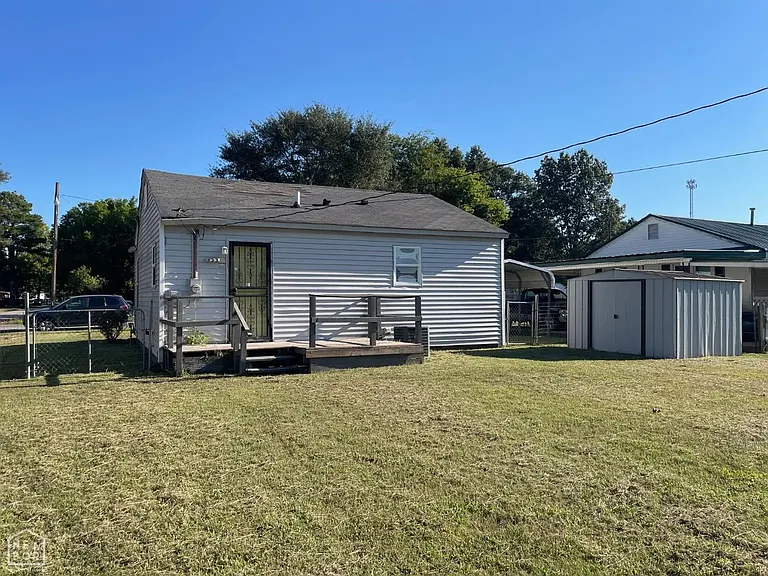 921 Cedar St — Photo 3
