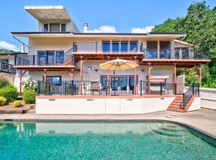 1710 NE Hillcrest Ln, Grants Pass, OR 97526