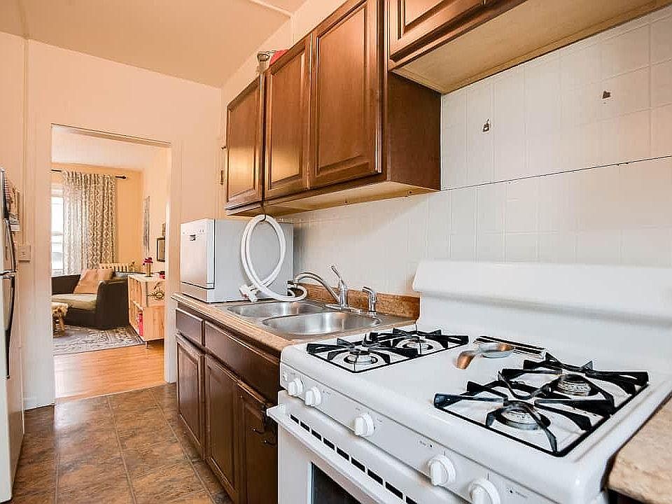 2nd image of 801 4th St SE #201