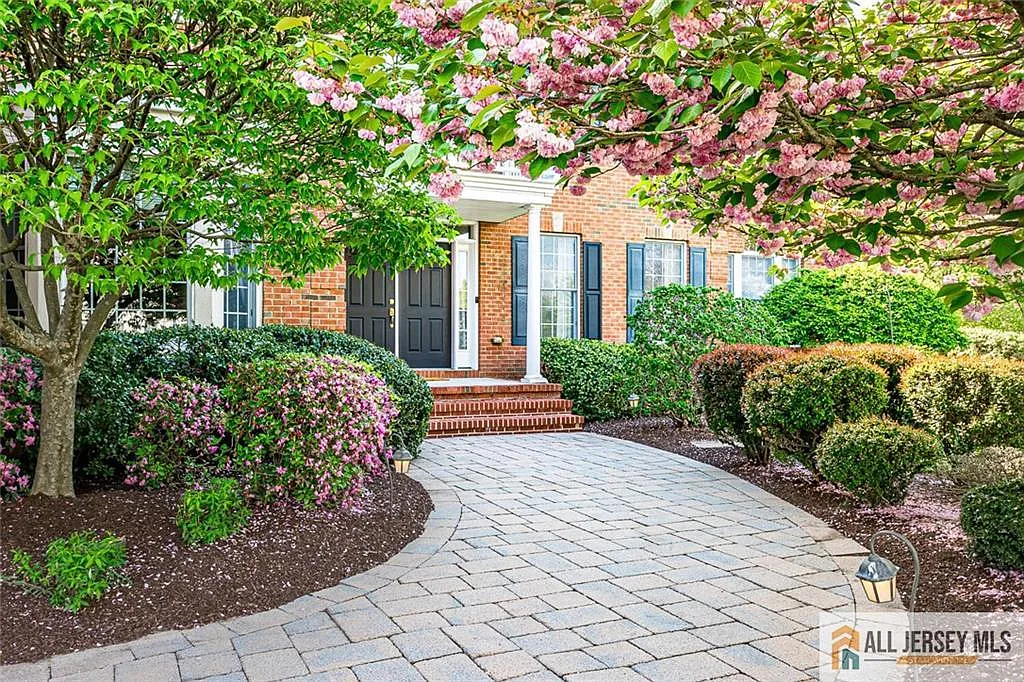 4 bed, 4.5 bath, 4228 sqft, $7,000 — Photo 2