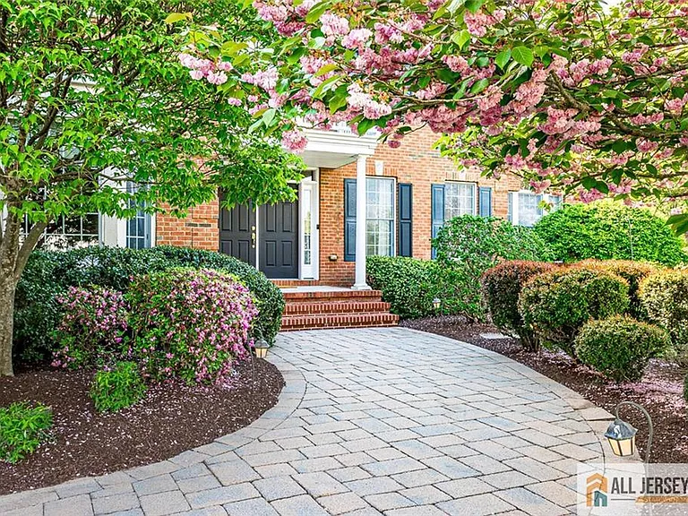 5 Erin Ct S — Photo 2