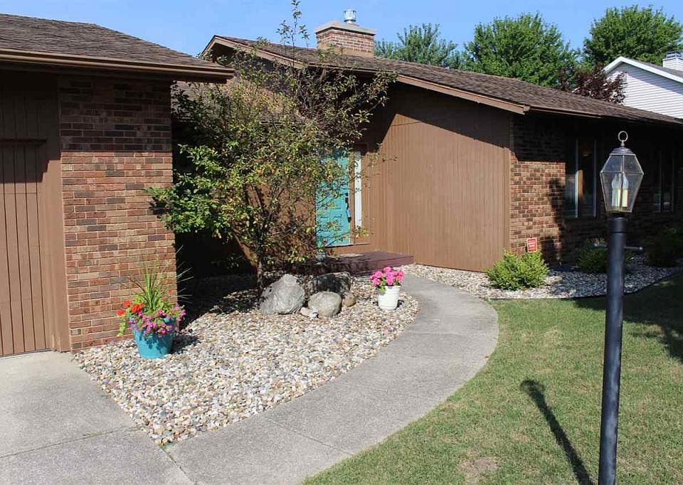 1st image of 605 Bay View Dr