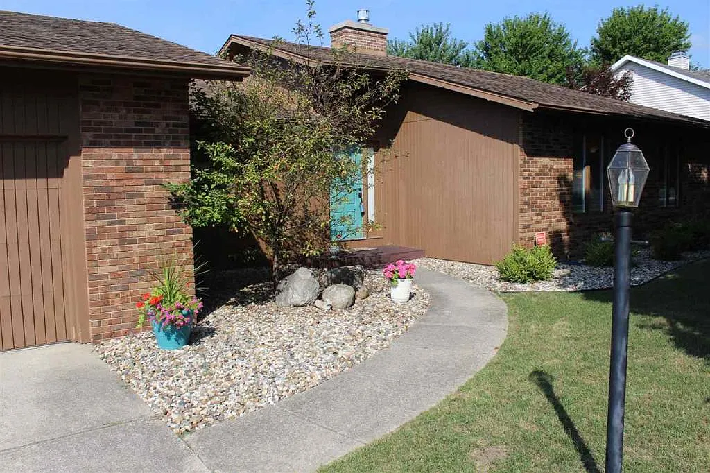 605 Bay View Dr photo 1