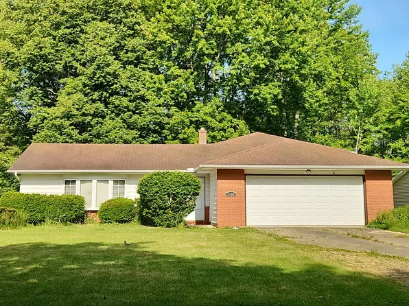4608 Azalea Ln, North Olmsted, OH 44070