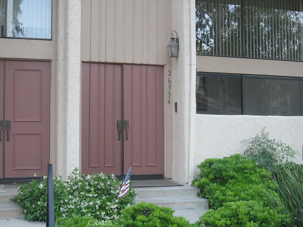 3 bed, 2.5 bath, 1572 sqft, $3,700 — Photo 2
