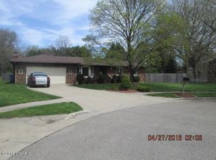 960 Shawmut Ct NW, Grand Rapids, MI 49504