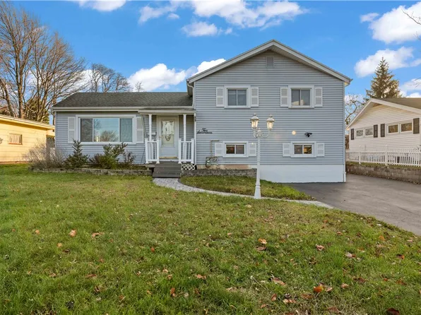 217 Rosecroft Dr, Rochester, NY 14616