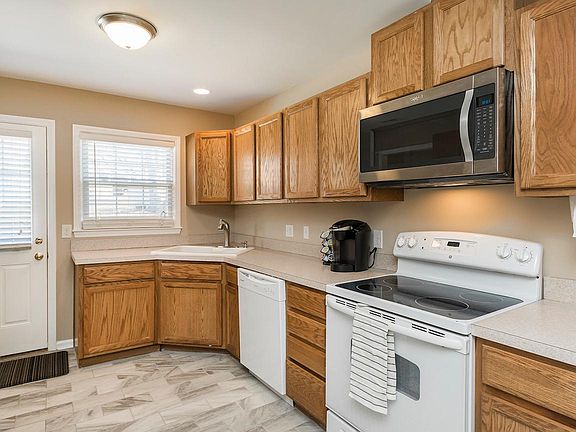 3rd image of 2020 Lynwood Dr