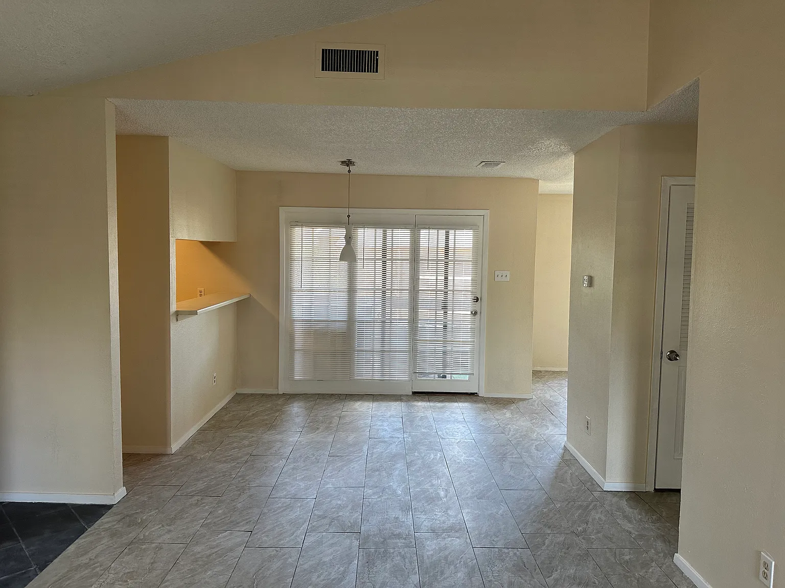 1 bed, 860 sqft, $1,250 — Photo 1