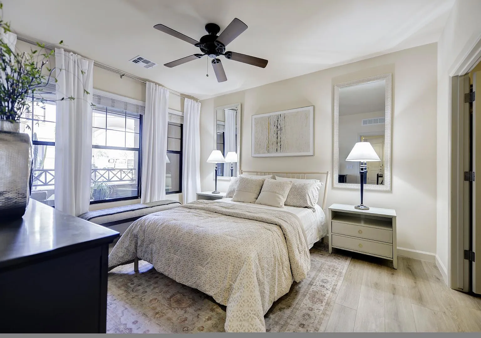 1 bed, 1.0 bath, 1001 sqft, $2,650 — Photo 1