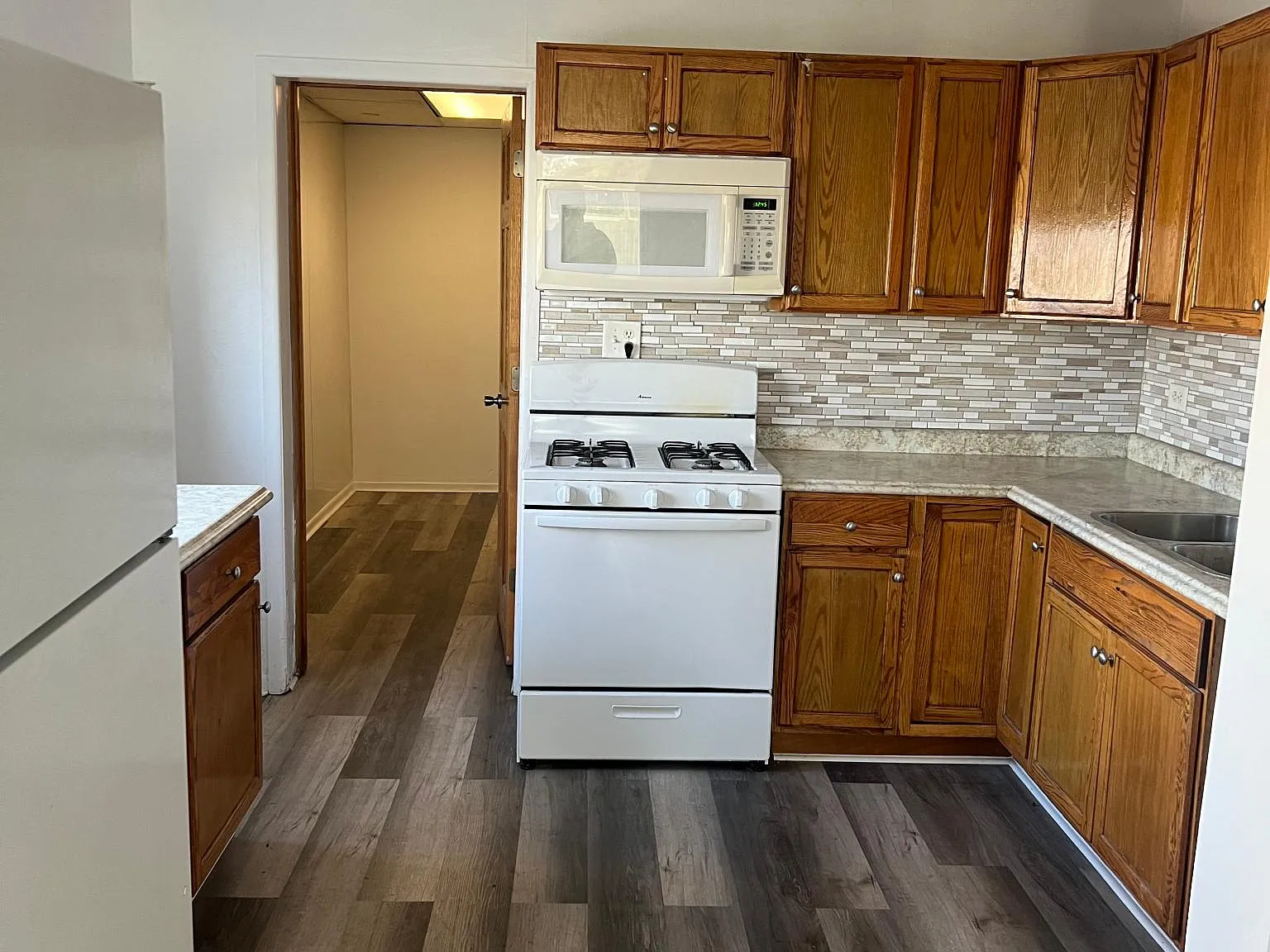 18341 Oak Park Ave — Photo 3