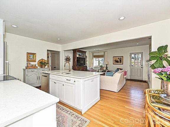 3rd image of 505 E Tremont Ave