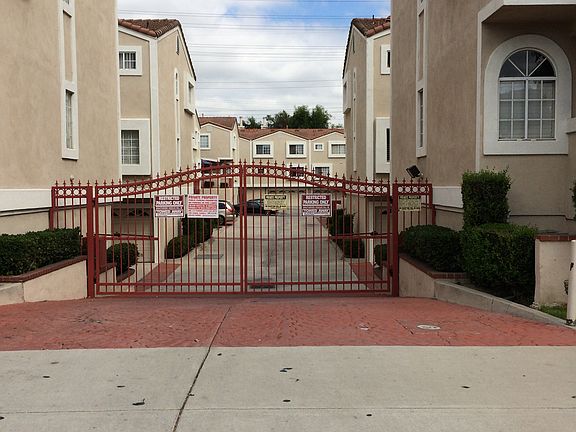 Secure drive-in gate