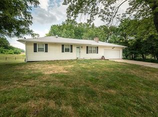 308 1st St, Baldwin City, KS 66006