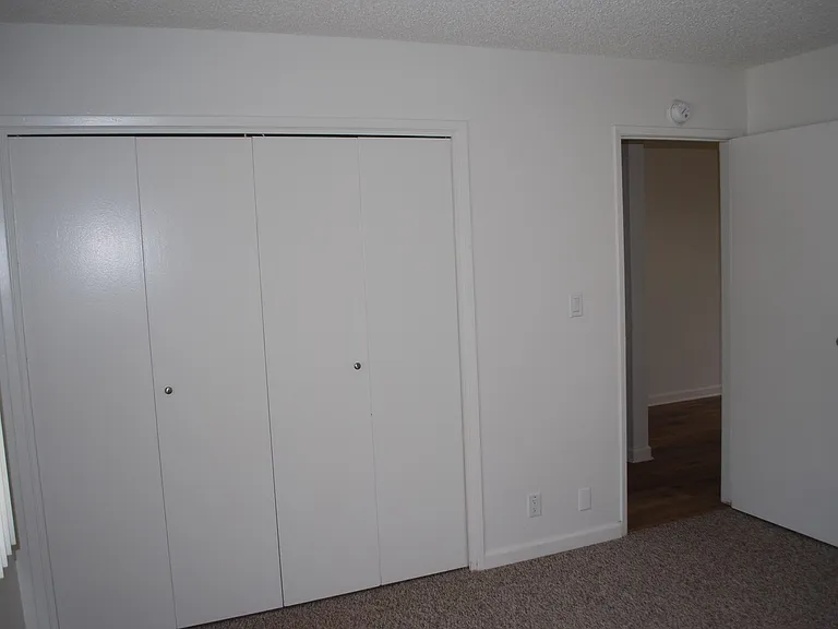135-153 S Hemlock St — Photo 9