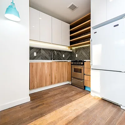 Rented by Nooklyn NYC LLC | media 46