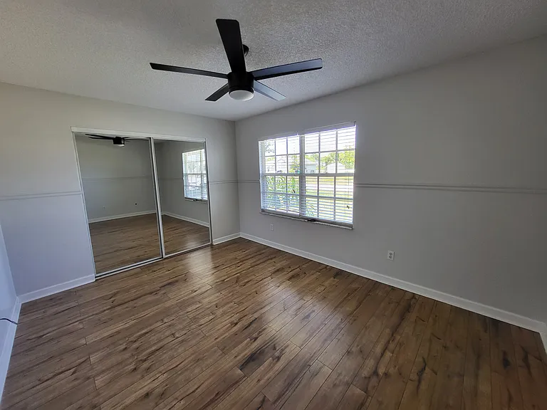 1470 SE Appamattox Ter — Photo 5