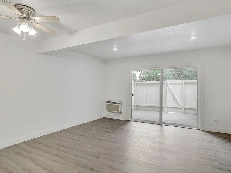 1524 Matheson Rd — Photo 9