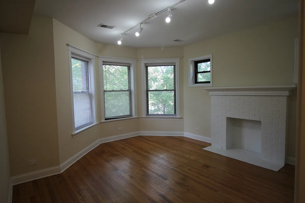 Building Photo - 1301 W Columbia Ave #1