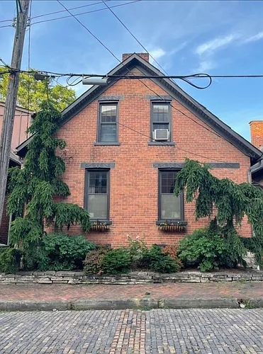 590 S Pearl St Photo 1