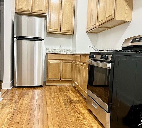 5th image of 187 Pinehurst Ave #5N