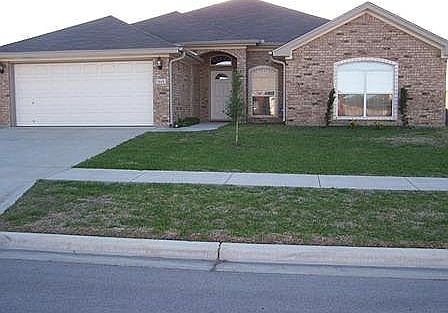 1st image of 2601 Wisteria Ln