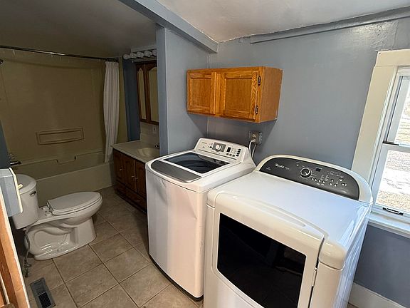 5th image of 410 Taylor Ave