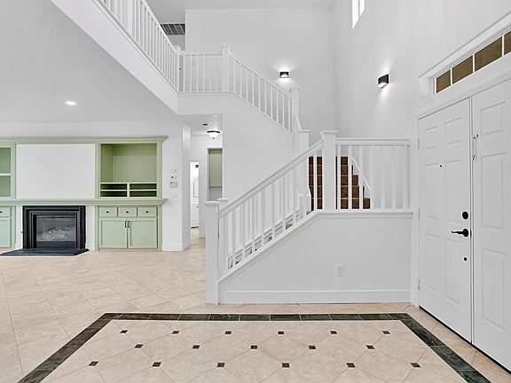 5th image of 791 W Pebble Dr