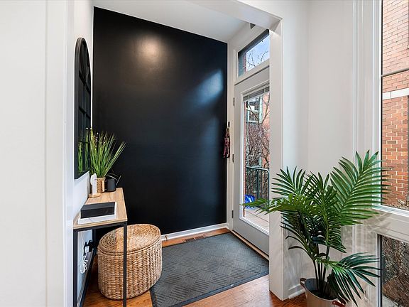 3rd image of 2707 N Lincoln Ave APT G
