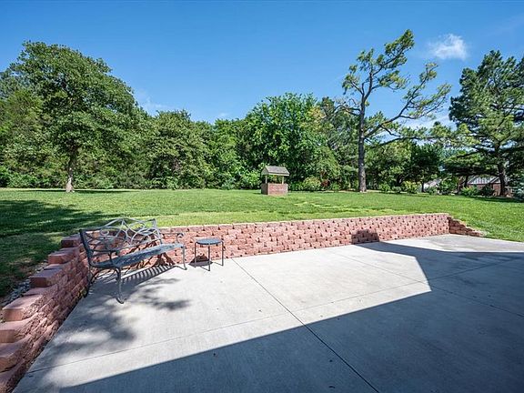 5th image of 10512 Highview Dr