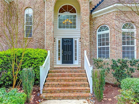 3rd image of 116 Wellington Cir