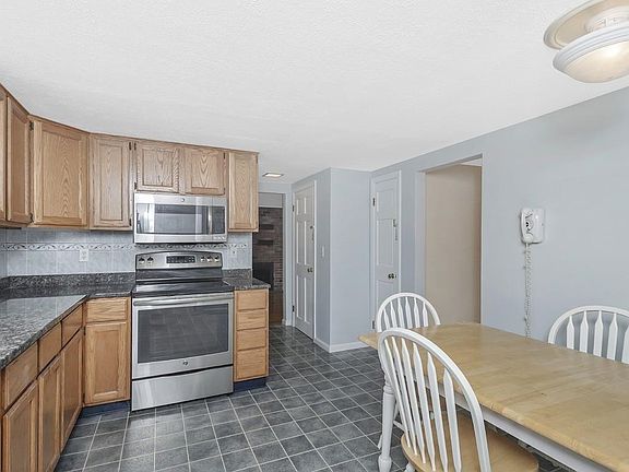 5th image of 67 Meadow St