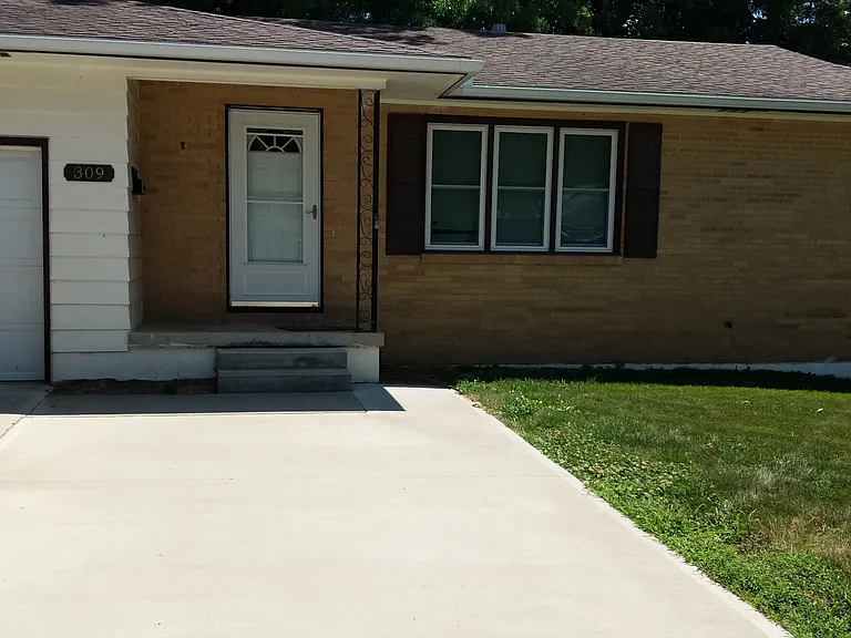 309 S Mitchell St — Photo 2