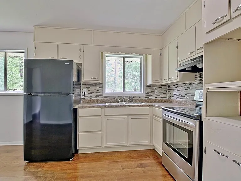 745 Anderson Dr — Photo 14