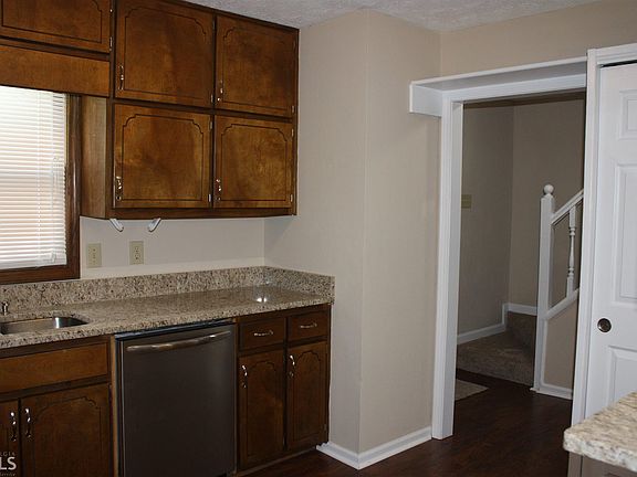4th image of 175 Williamsburg Way