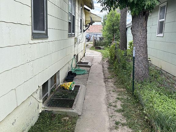 3rd image of 820 Knight St
