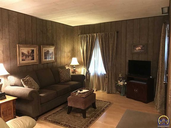 3rd image of 904 Lyndon Ave
