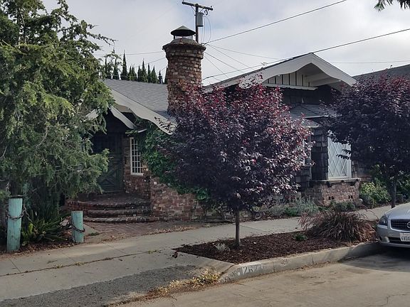 2nd image of 2624 E 8th St