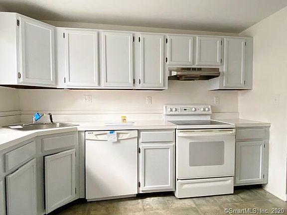 3rd image of 410 Cedar Hollow Dr